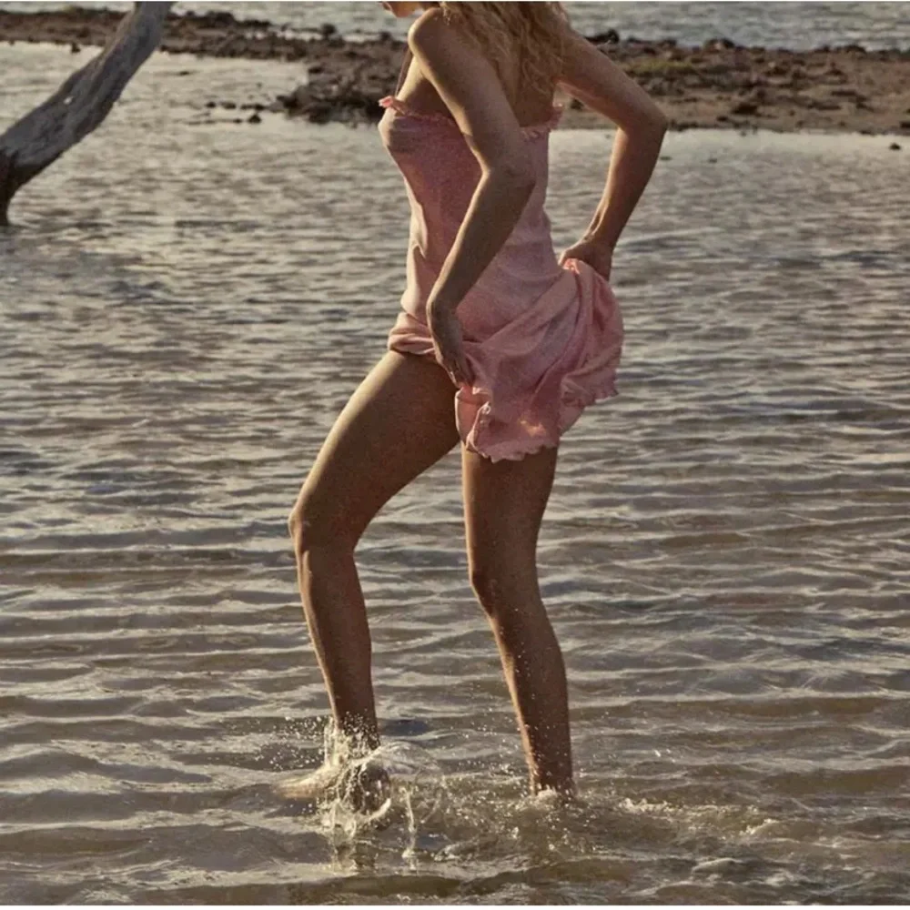 Doen Calsi Dress in Cherry Blossom - Picture 2 of 6